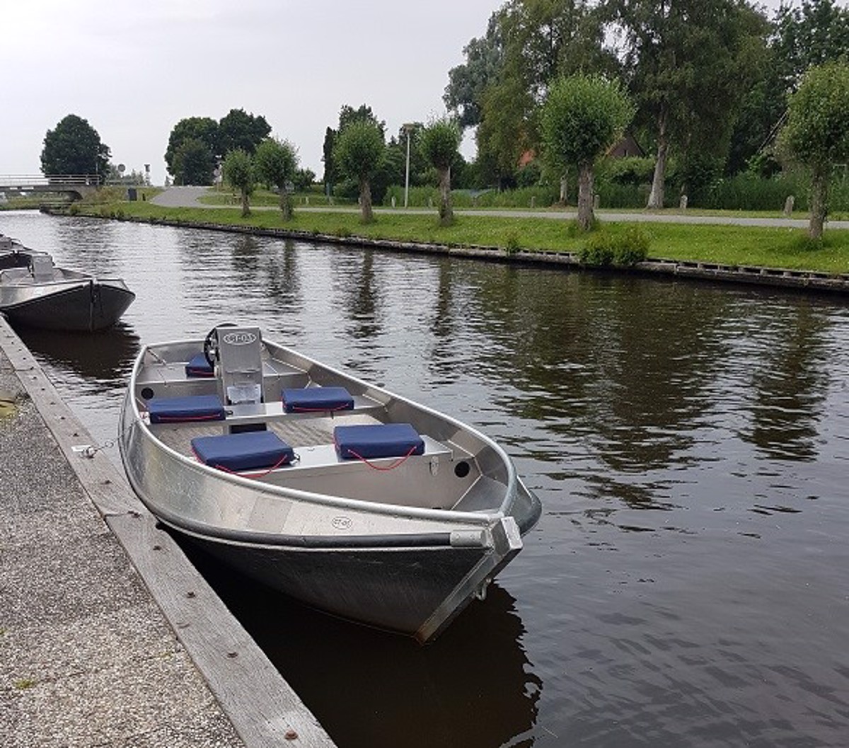 Console boat